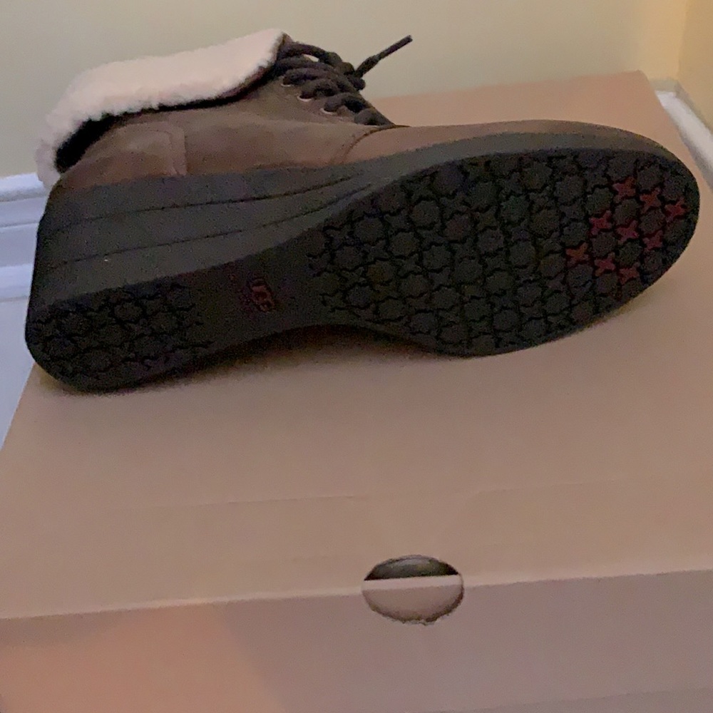 UGG - Picture 5 of 5